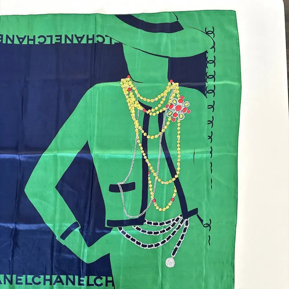 VINTAGE CHANEL SILHOUETTE PORTRAIT SCARF GREEN NAVY